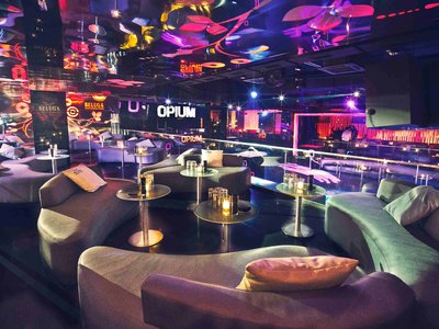 opium barcelona vip tables